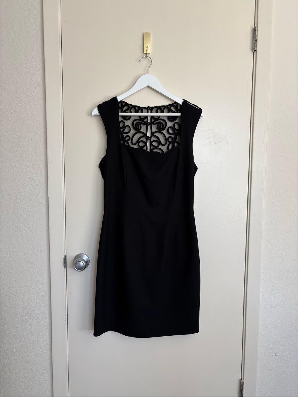 Laundry by Shelli Sega Black Dress with Elegant Back Panel Size 12